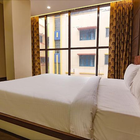 Fabhotel Eros 282 - Nr Sreebhumi Liluāh Exteriör bild