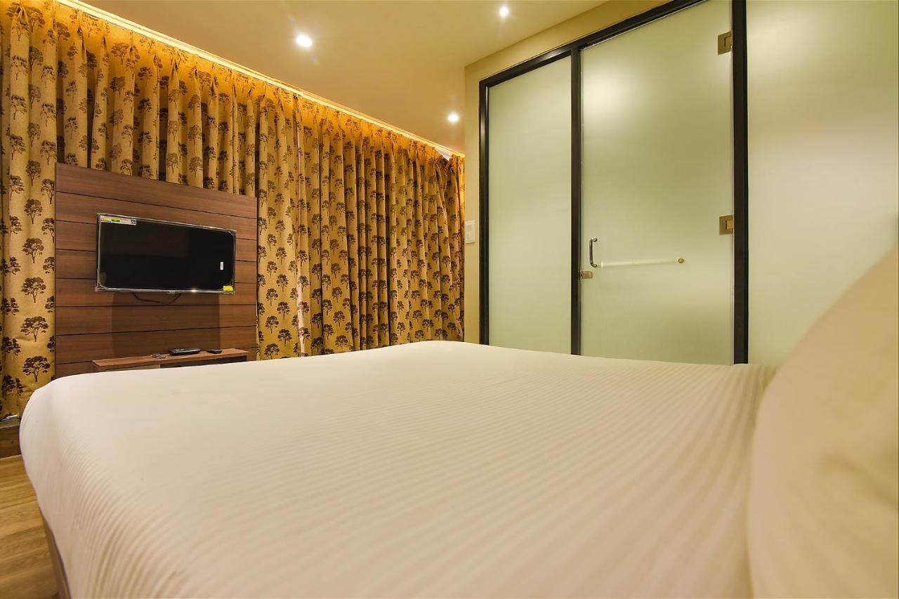 Fabhotel Eros 282 - Nr Sreebhumi Liluāh Exteriör bild