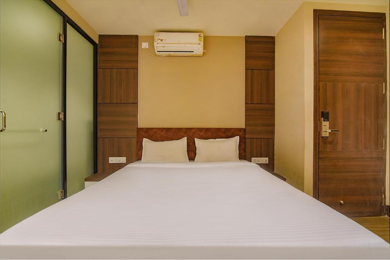 Fabhotel Eros 282 - Nr Sreebhumi Liluāh Exteriör bild