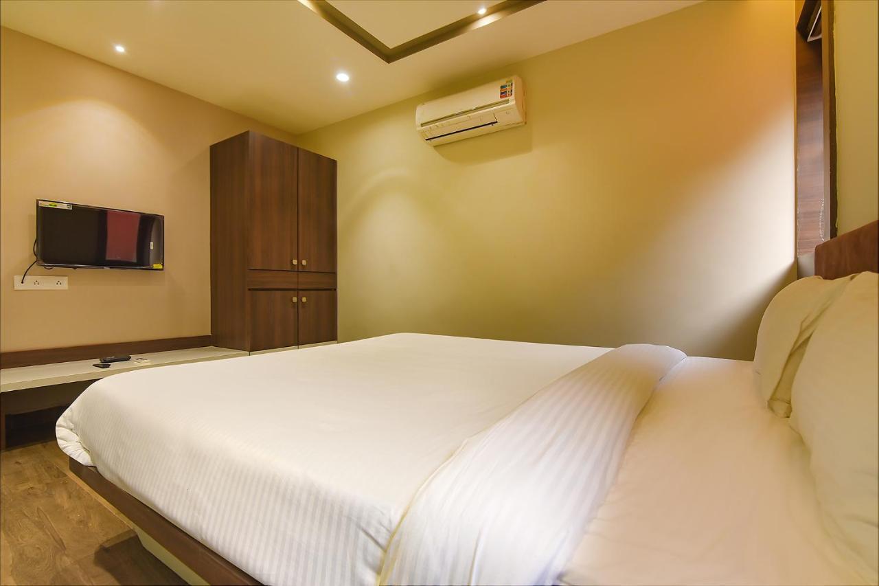Fabhotel Eros 282 - Nr Sreebhumi Liluāh Exteriör bild