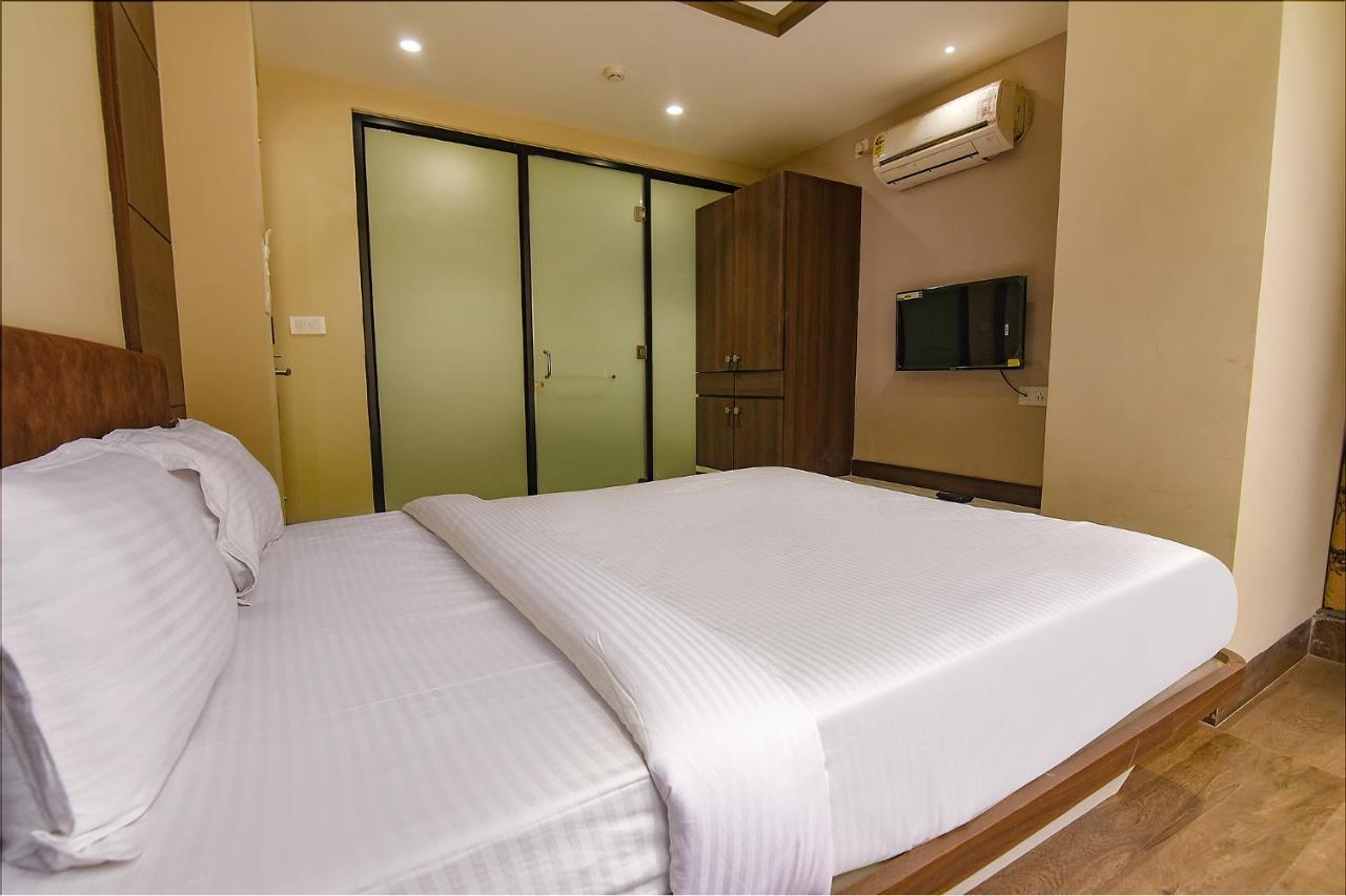 Fabhotel Eros 282 - Nr Sreebhumi Liluāh Exteriör bild