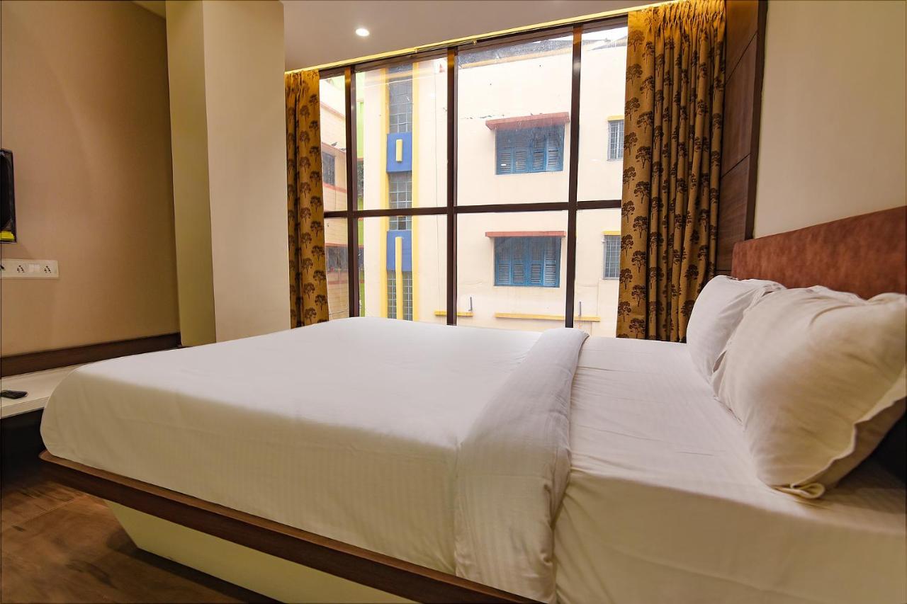 Fabhotel Eros 282 - Nr Sreebhumi Liluāh Exteriör bild