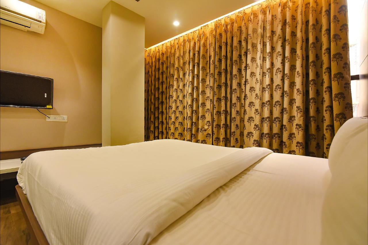 Fabhotel Eros 282 - Nr Sreebhumi Liluāh Exteriör bild